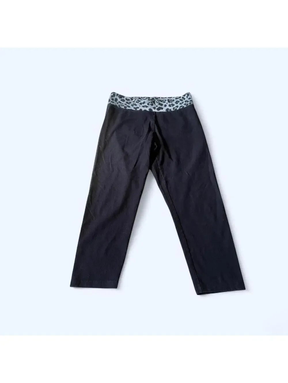 City Streets Y2K Leopard Fold Over Capri Leggings Size Medium - Picture 3 of 6